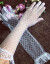 コリアスタル新婦の手袋白い結婚式のウェディングドレスの短いネットの紗のハスの葉の辺はウェディング手袋の結婚式のウェディング祝いの白色の長い5本の指のレスを指します。